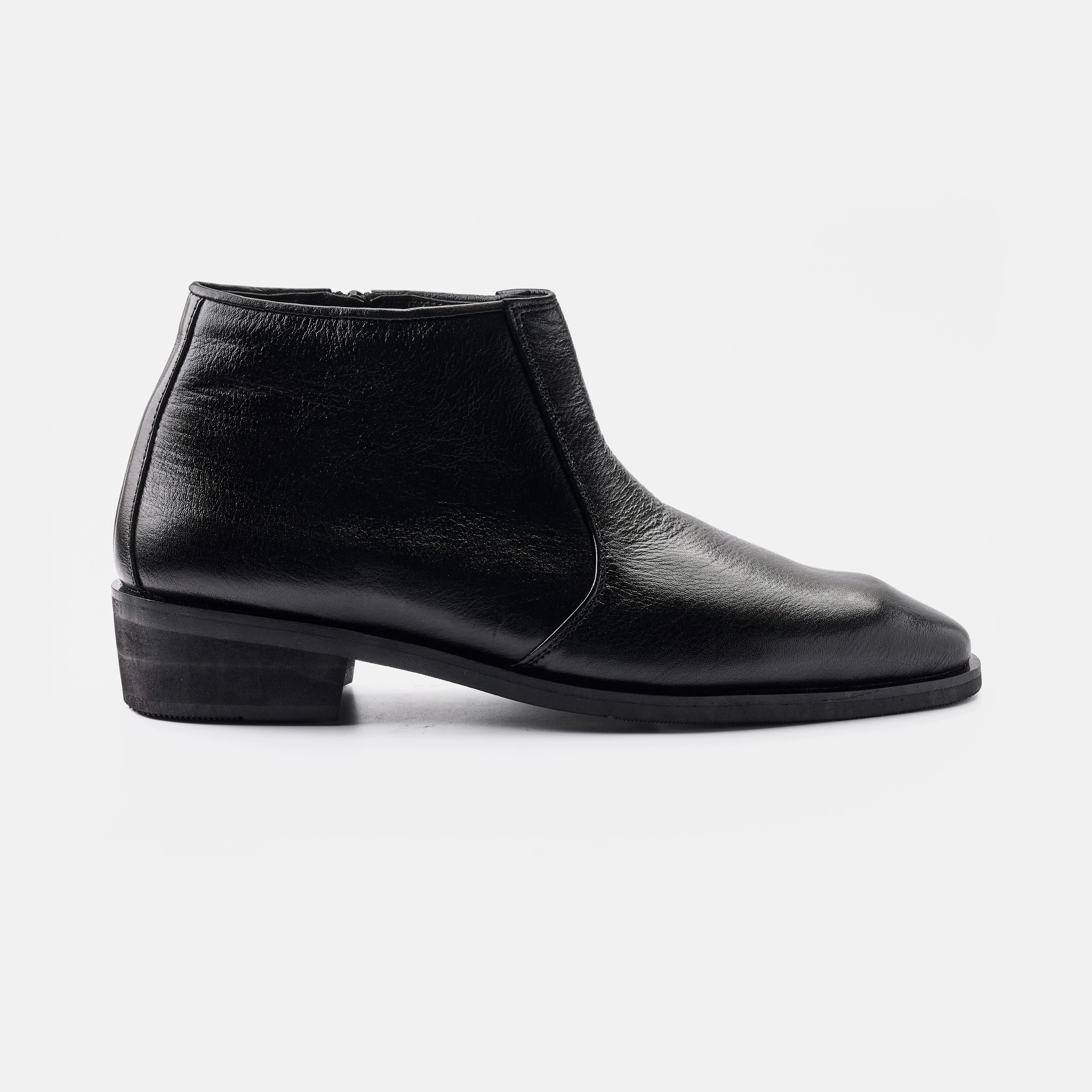 Korean Heel Chisel-Toe Chain Boot Black
