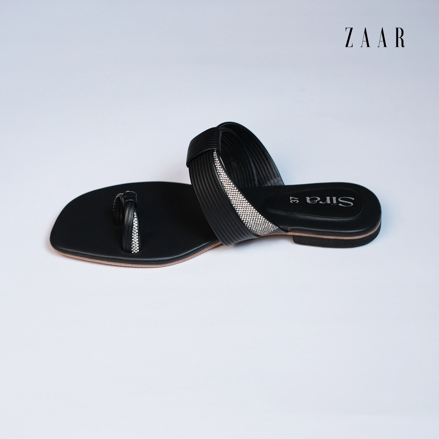 Sira Noir Edge Toe-Ring Slides