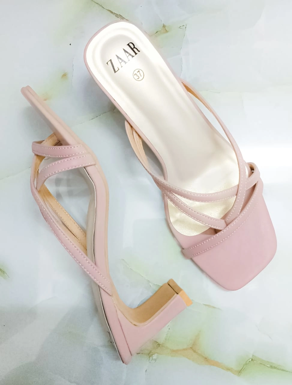 Scarla in baby pink