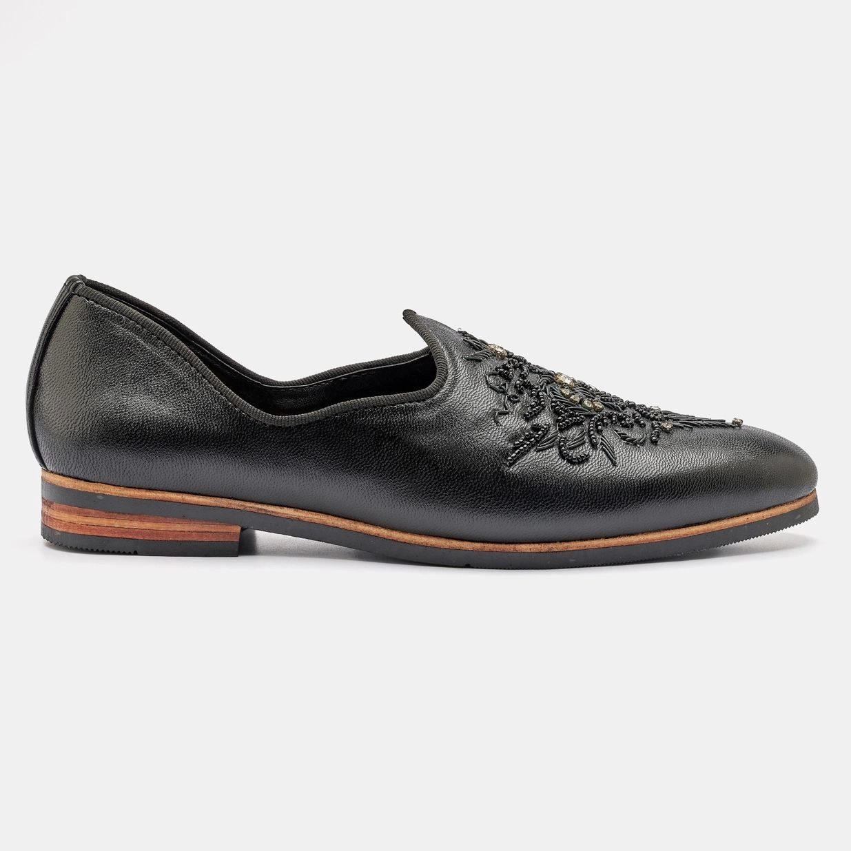 Z34 Artistic Zardosi Black Mojari Shape