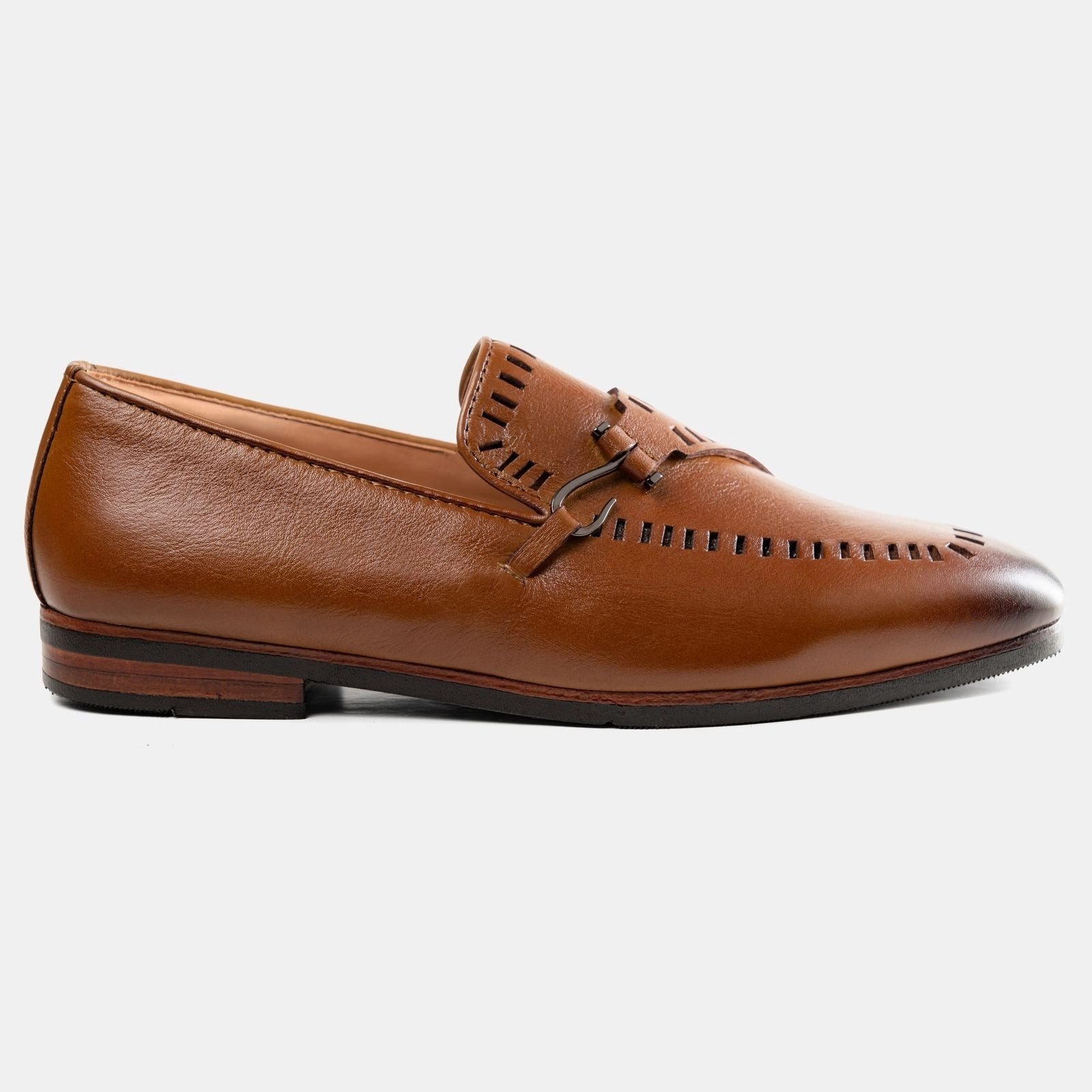 Single Hook-Strap tan punched Loafer