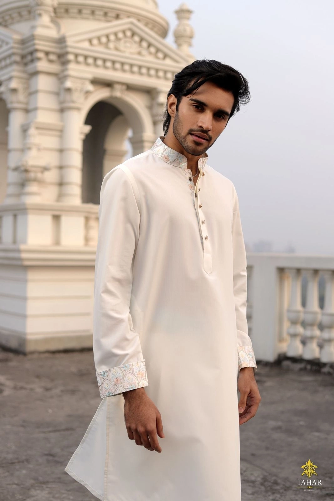 MOONLIT WHITE
