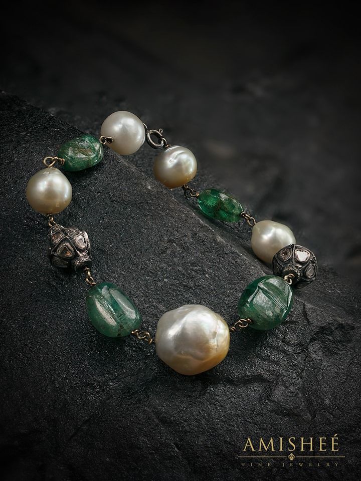 Image of Bracelet with Pearls and Emeralds