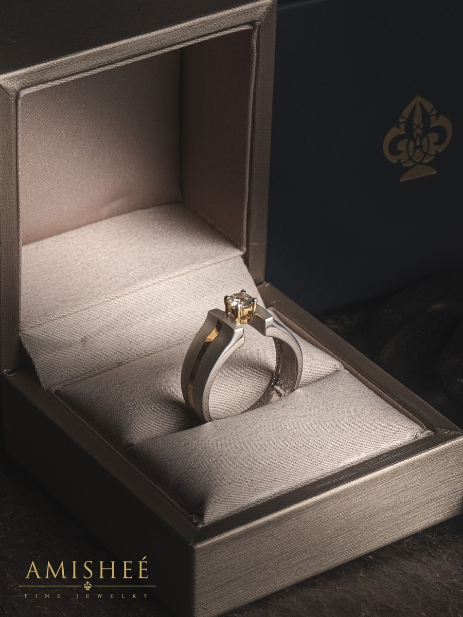 Image of Diamond and Gold Ring