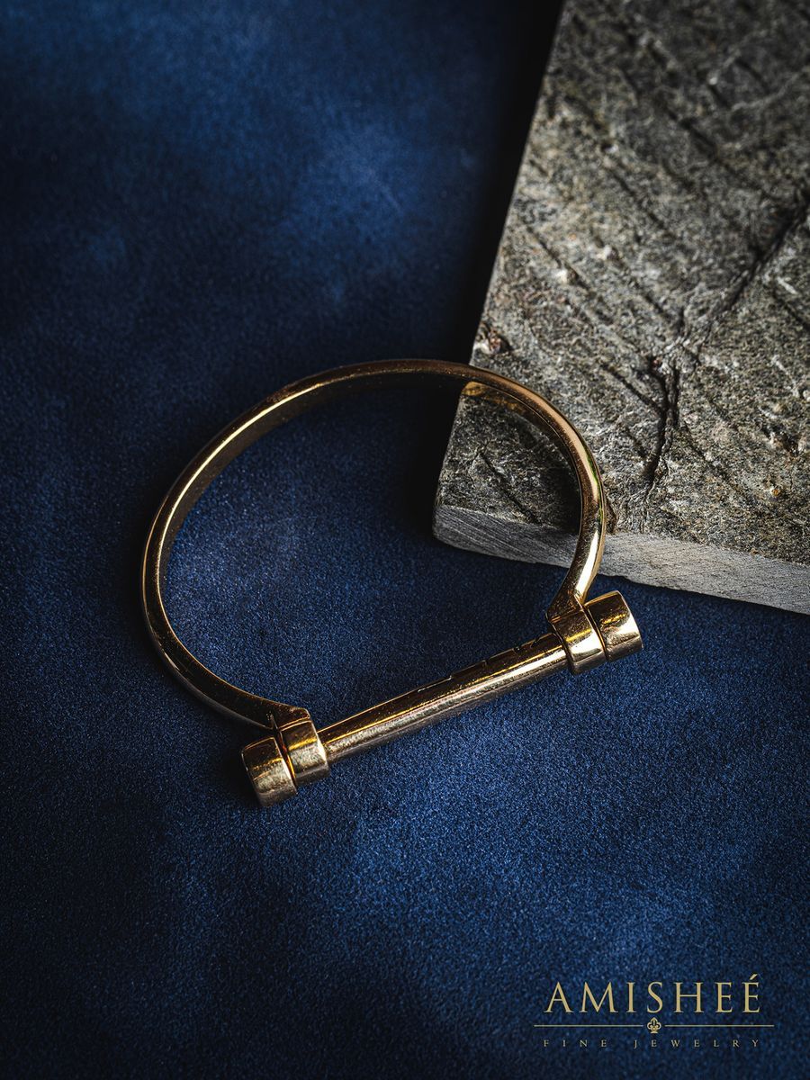 Image of Alluring Gold Bracelet