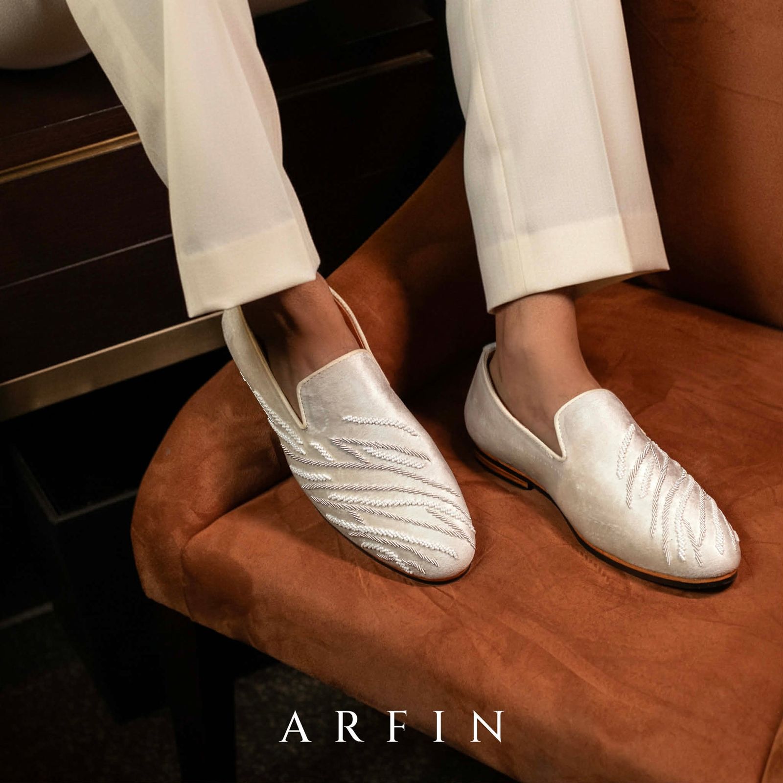 Z39 Side Crystal Design in offwhite Image