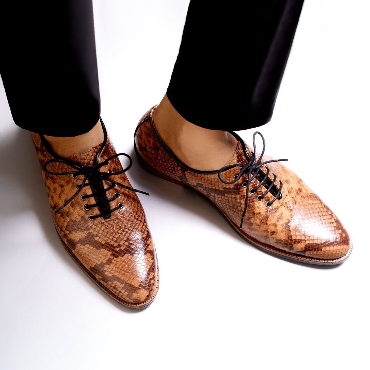 Beige Oxford With Leather Top Sole Image
