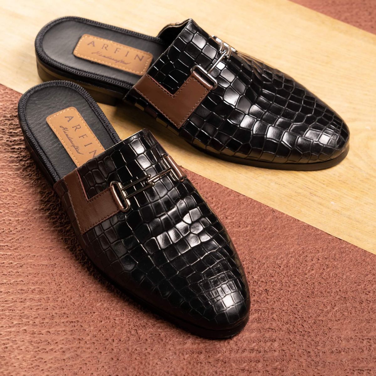 Round Half Shoe Black Image