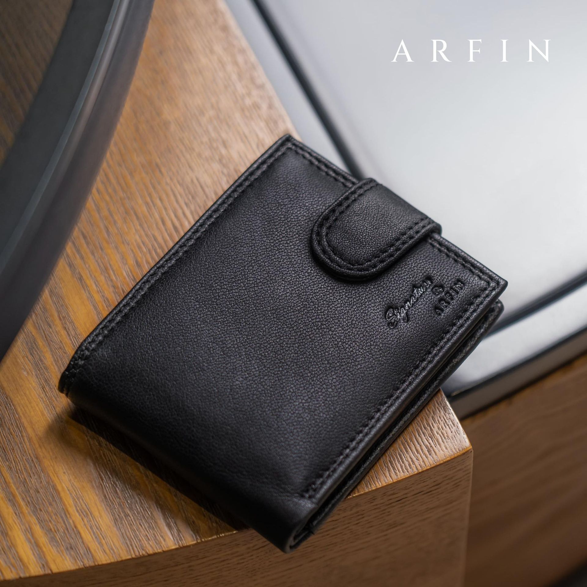 Regular Black Button Wallet Image