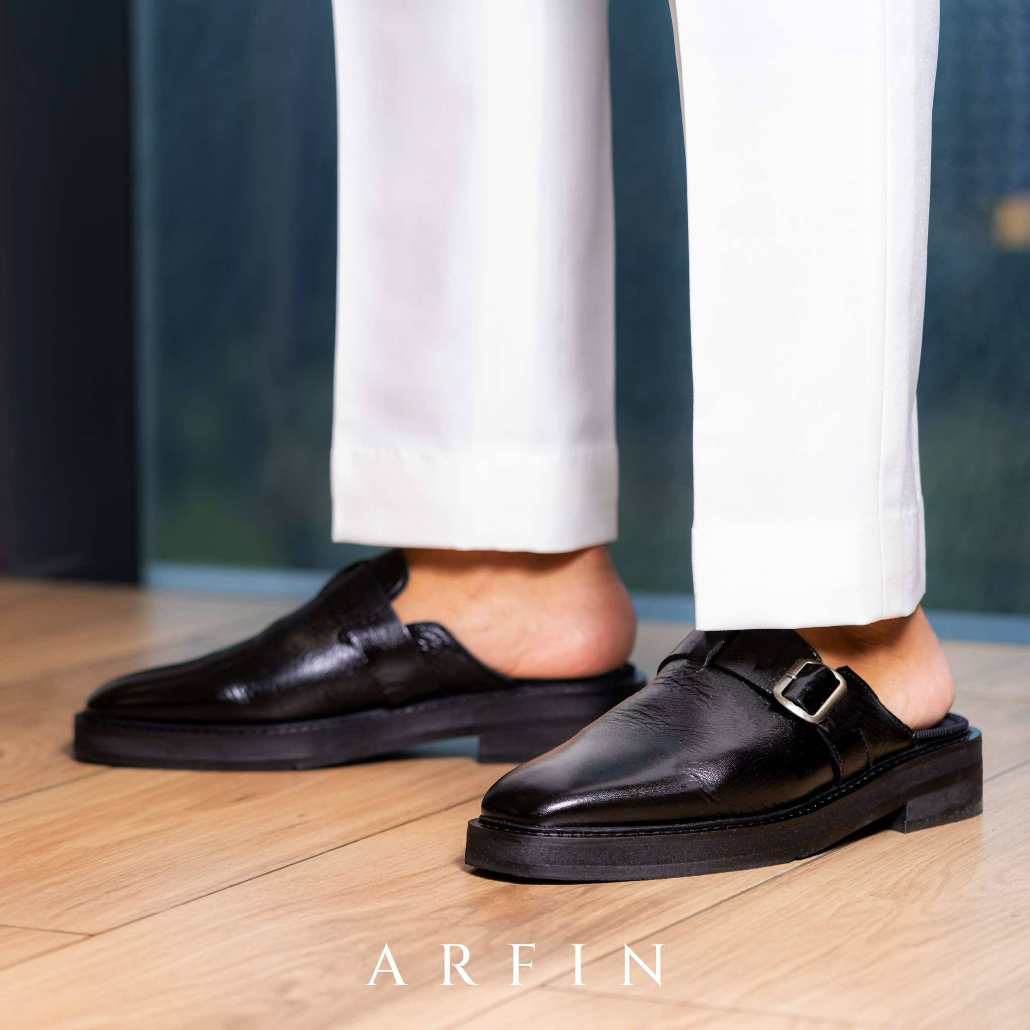 High Sole Black Single Buckle Half Shoe Image