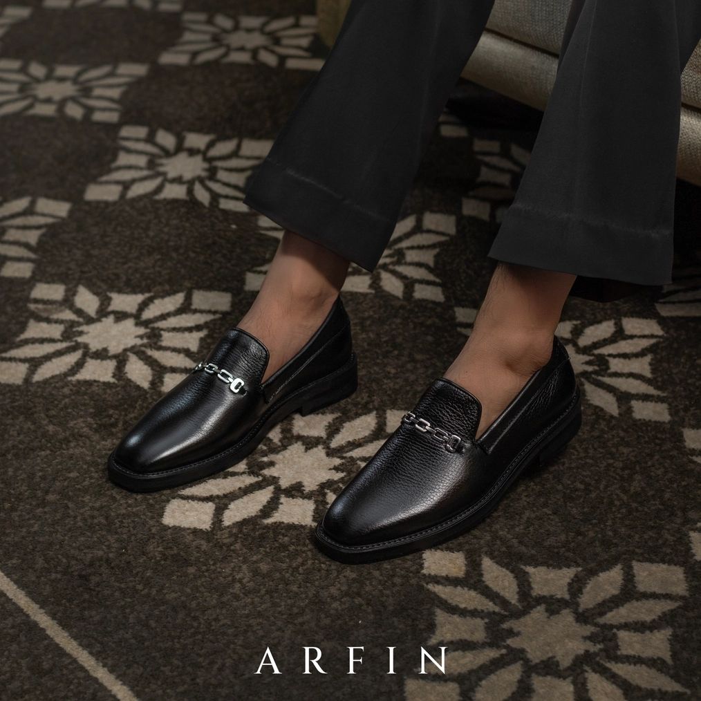 Black Pebbled Leather Chunky Chain Loafer Image