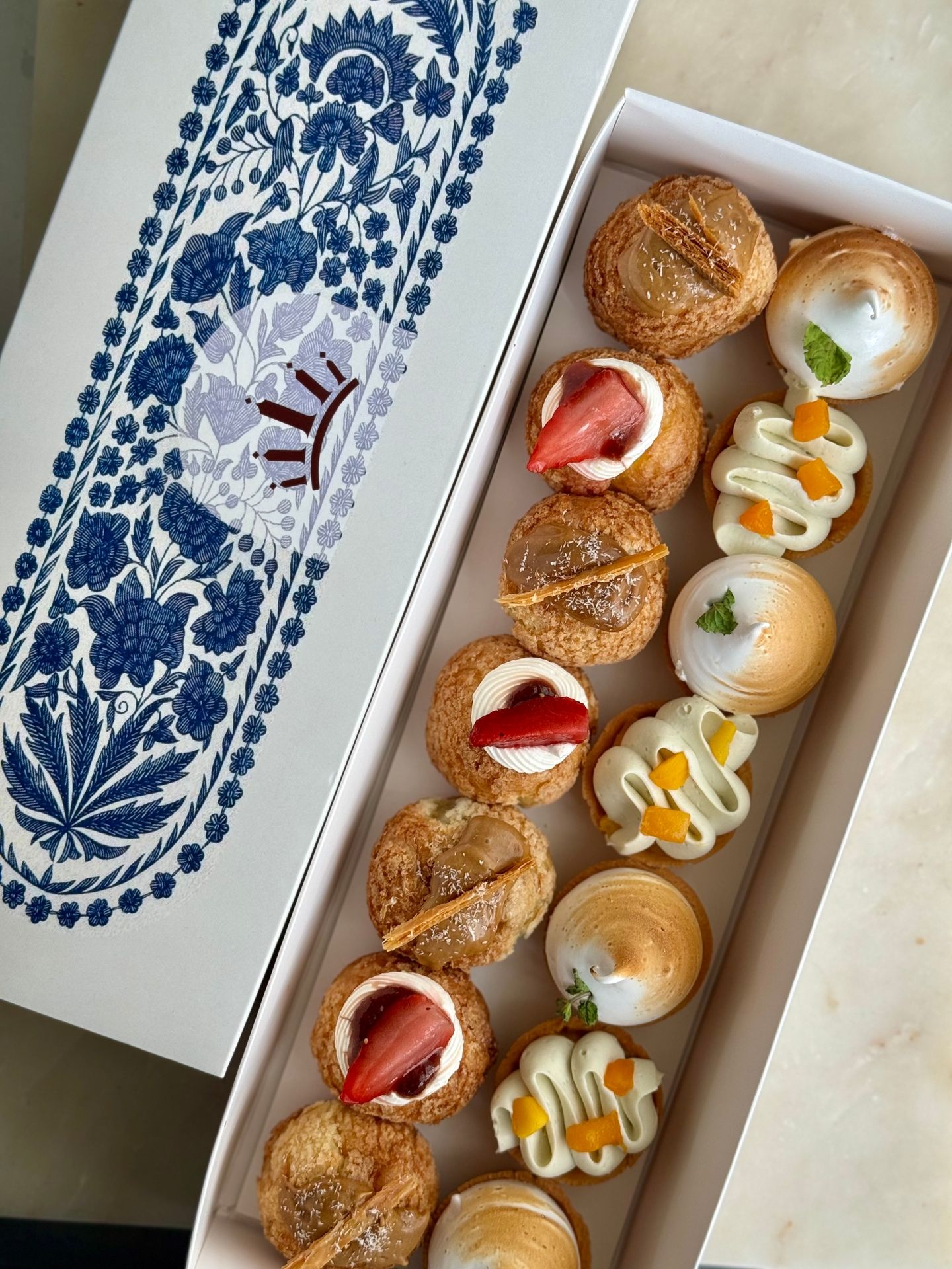 Gift box: Mini Tart & Choux box