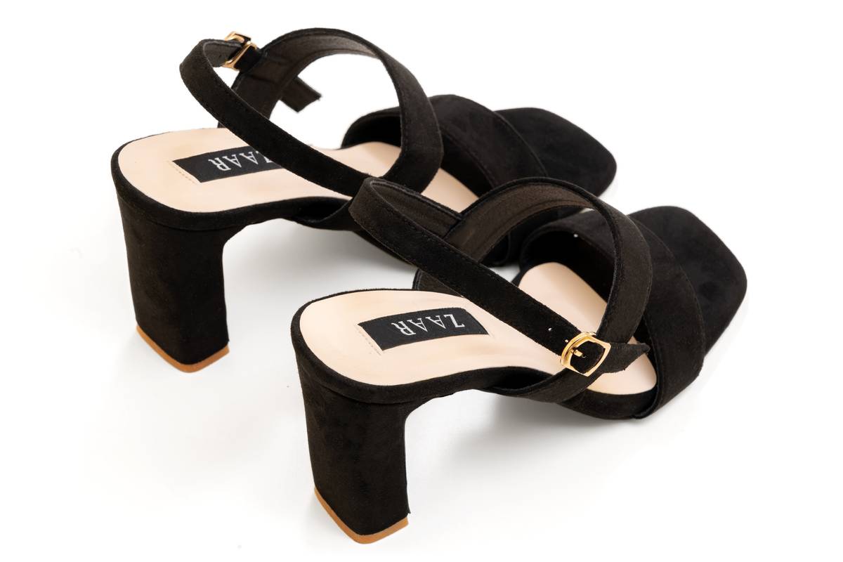 AMORÉ in Black